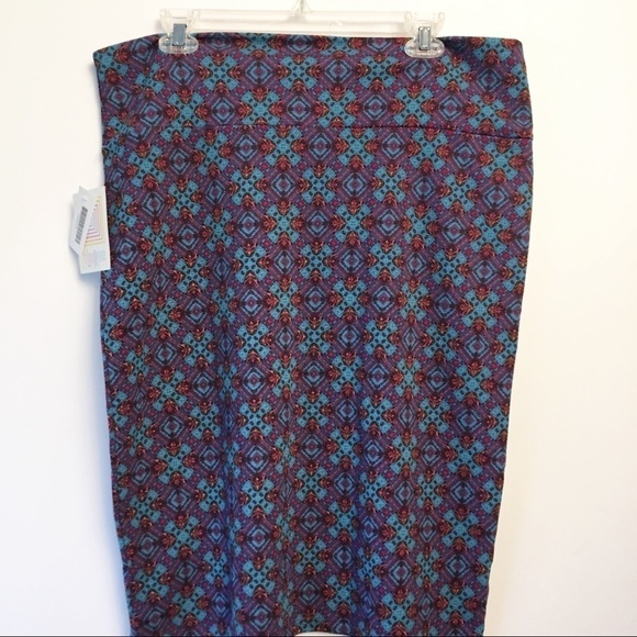 𝅺*3 for $36* Lularoe Cassie Skirt Size 2XL - Picture 2 of 3